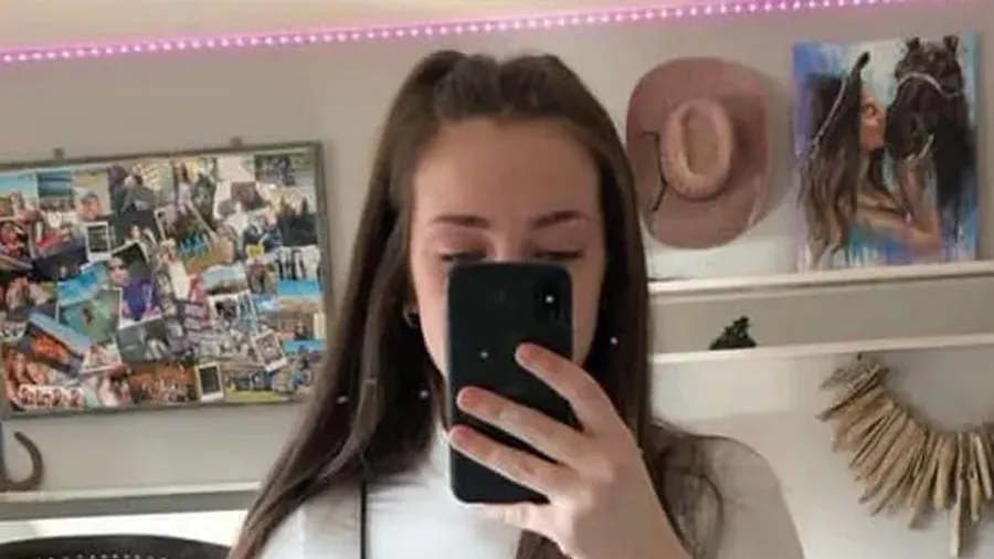 એવા કપડા પહેરી વિદ્યાર્થિની સ્કૂલે આવી કે ટીચરે પાછી ઘરે મોકલી અને કહ્યું...