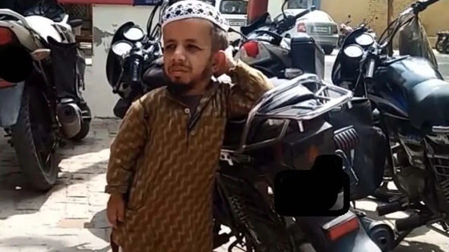 પરિવાર છોકરી ન શોધતા પોલીસ પાસે જનાર દોઢ ફૂટના અજીમને દુલ્હન મળી ગઈ, જુઓ Photo