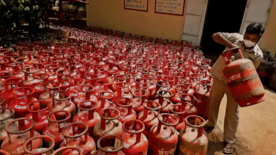 દિવાળી પહેલા મોંઘવારીનો માર, LPG સિલિન્ડરના ભાવમાં વધારો