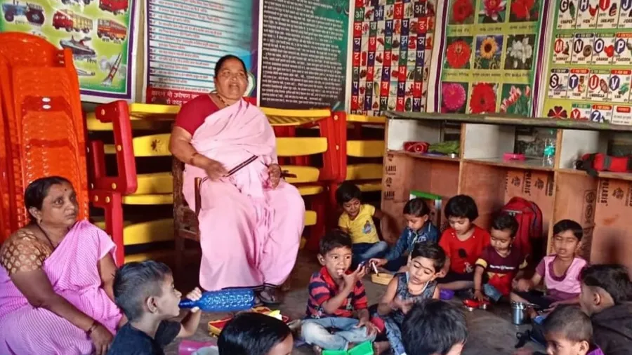 આંગણવાડીથી લઈને પોસ્ટ વિભાગમાં નીકળી 12000 કરતા વધુ ભરતીઓ, જાણી લો તમામ માહિતી