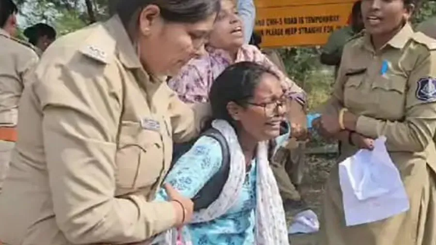 વિદ્યા સહાયકોનું ગાંધીનગરમાં પ્રદર્શન, ભાવિ શિક્ષકો અને પોલીસ વચ્ચે ઘર્ષણ