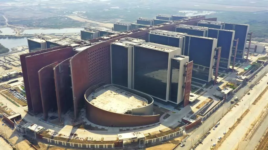 સુરત ડાયમંડ બૂર્સના ઉદ્ઘાટનને થોડા દિવસ બાકી, હજુ ઇન્ટરનેશનલ ફ્લાઇટના ઠેકાણા નથી