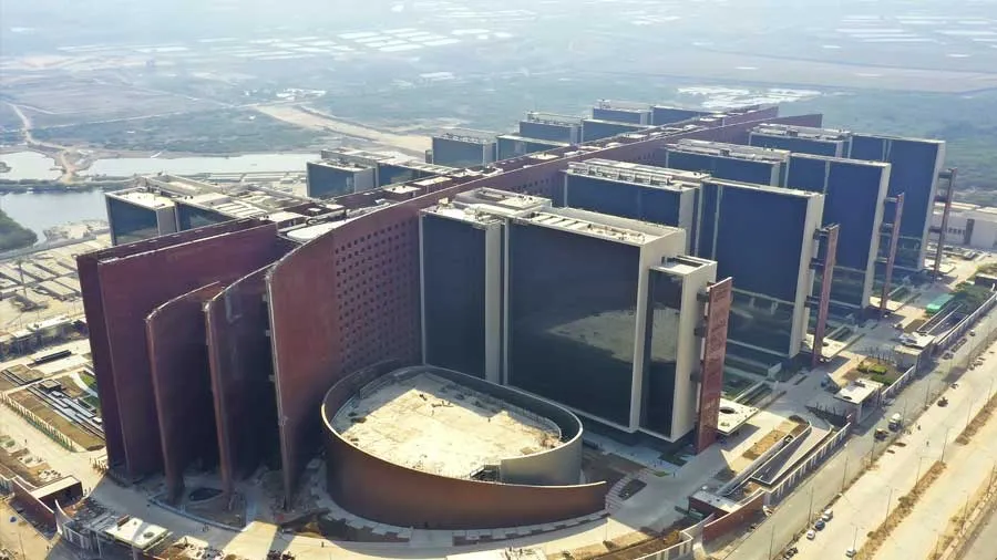 17મીએ PM આવે તે પહેલા સુરત ડાયમંડ બુર્સનો 631 કરોડ રૂપિયાનો વિવાદ શું છે?