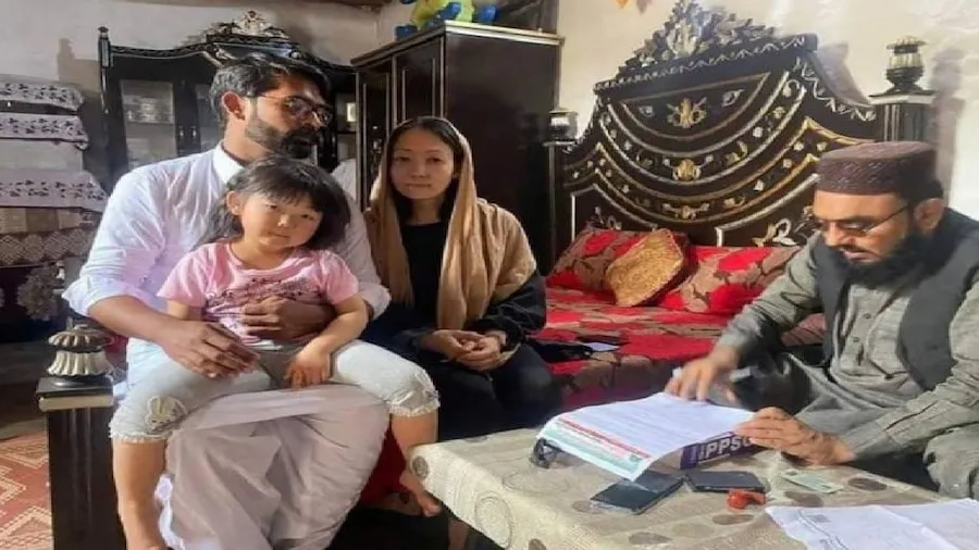 32 વર્ષના પાકિસ્તાનીના પ્રેમમાં પડી જાપાની 50 વર્ષીય મહિલા, ચોથીવાર કર્યા લગ્ન