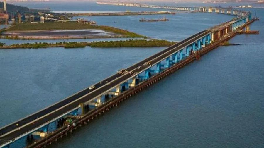 મહારાષ્ટ્રમાં સમુદ્ર પર બન્યો ભારતનો સૌથી લાંબો પુલ, ટોલ ટેક્સ એટલો કે થઈ બબાલ