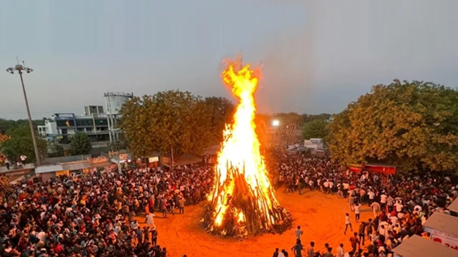હોલિકા દહન પર રહેશે ભદ્રાની છાયા, જાણો હોળીકા પ્રગટાવવાનું શુભ મુહૂર્ત