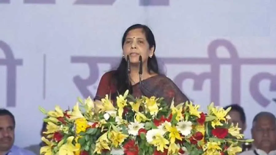 જેલમાંથી કેજરીવાલે 6 ગેરંટી આપી, પત્ની સુનિતાએ દિલ્હીની રેલીમાં વાંચી સંભળાવી