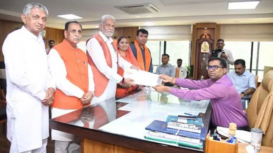 રૂપાલાએ રંગેચંગે ફોર્મ ભરી દીધું, શક્તિ પ્રદર્શન પણ કર્યું