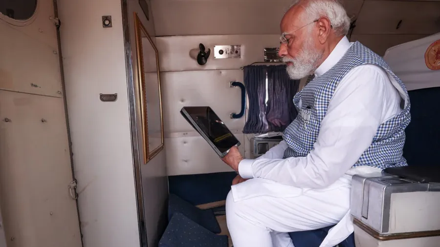 જ્યારે રામલલાનું થઈ રહ્યું હતું સૂર્ય તિલક, ત્યારે શું કરી રહ્યા હતા PM મોદી?