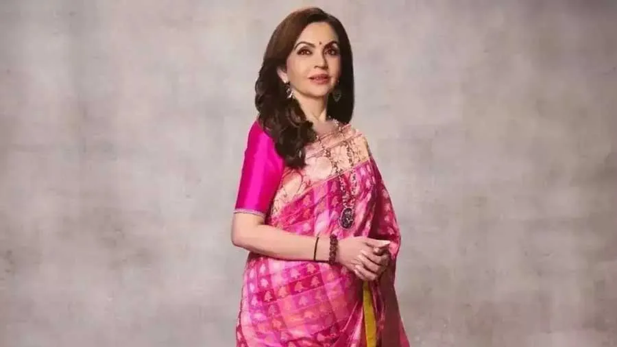 નીતા અંબાણીએ બનારસથી 10 કરોડની સાડીઓ ખરીદી, જાણો કેવી રીતે બને છે?