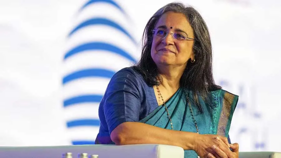 કોંગ્રેસનો આરોપ, SEBI ચેરમેન માધવીને ચારેબાજુથી ઘી-કેળા છે