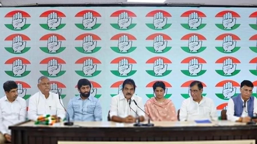 ફોગાટને ટિકિટ આપવાથી કોંગ્રેસમાં ખળભળાટ, અનેક નેતા ગુસ્સામાં, AICC પર નારેબાજી