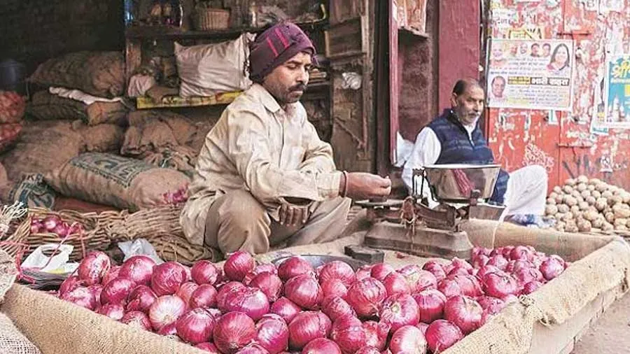 તેલ, ઘઉંનો લોટ અને કાંદાના ભાવ કેમ આસમાને પહોંચી ગયા?