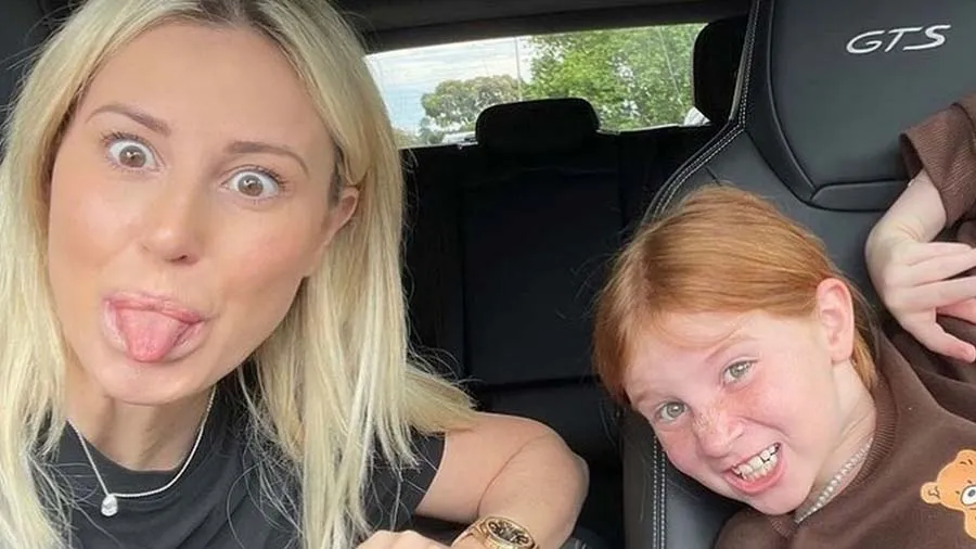 10 વર્ષની છોકરીનો કમાલ, એક મહિનામાં આ રીતે એક કરોડ રૂપિયાની કરી કમાણી