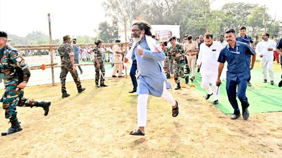 PM મોદીની સુરક્ષાને લીધે CM સોરેનના હેલિકોપ્ટરને દોઢ કલાક ઉડવા ન દેવાયુ,તેમણે...