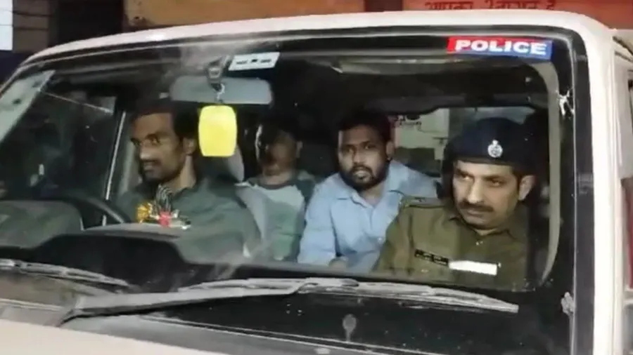 કસ્ટડીમાં છે કે ધરપકડ કરી? આરોપો વિશે જણાવીને પટના પોલીસે બતાવી ખાન સરની સ્થિતિ