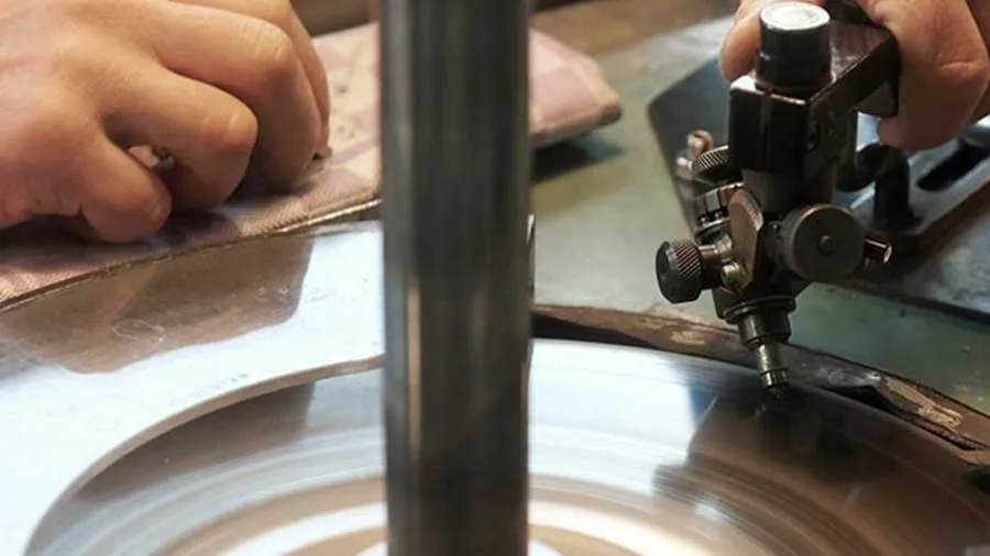 દિવાળી પછી ગુજરાતમાં 2000 હીરાના કારખાના ખુલ્યા જ નથી, રત્નકલાકારો પલાયન