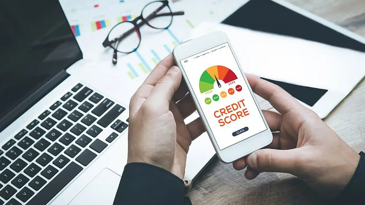 શું CIBIL સ્કોર ખરાબ હોય તો બેન્કમાં નોકરી પર લટકી શકે છે તલવાર, જાણો શું છે મામલો