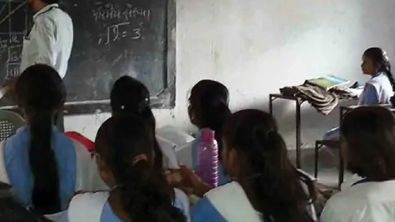 2 દિવસમાં યુ-ટર્નઃ ગુજરાત સરકારને નિવૃત્ત શિક્ષકોની ભરતી કરવી હતી, વિરોધ થયો તો નિર્ણય રદ્દ