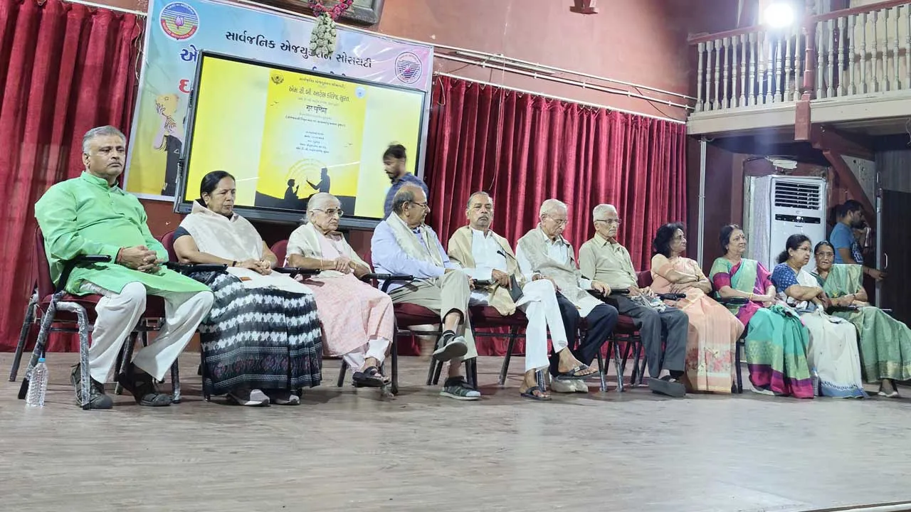 એમ.ટી.બી.આર્ટ્સ કોલેજે કોલેજમાંથી નિવૃત્ત સારસ્વતોનું સન્માન અને પૂજન કર્યું