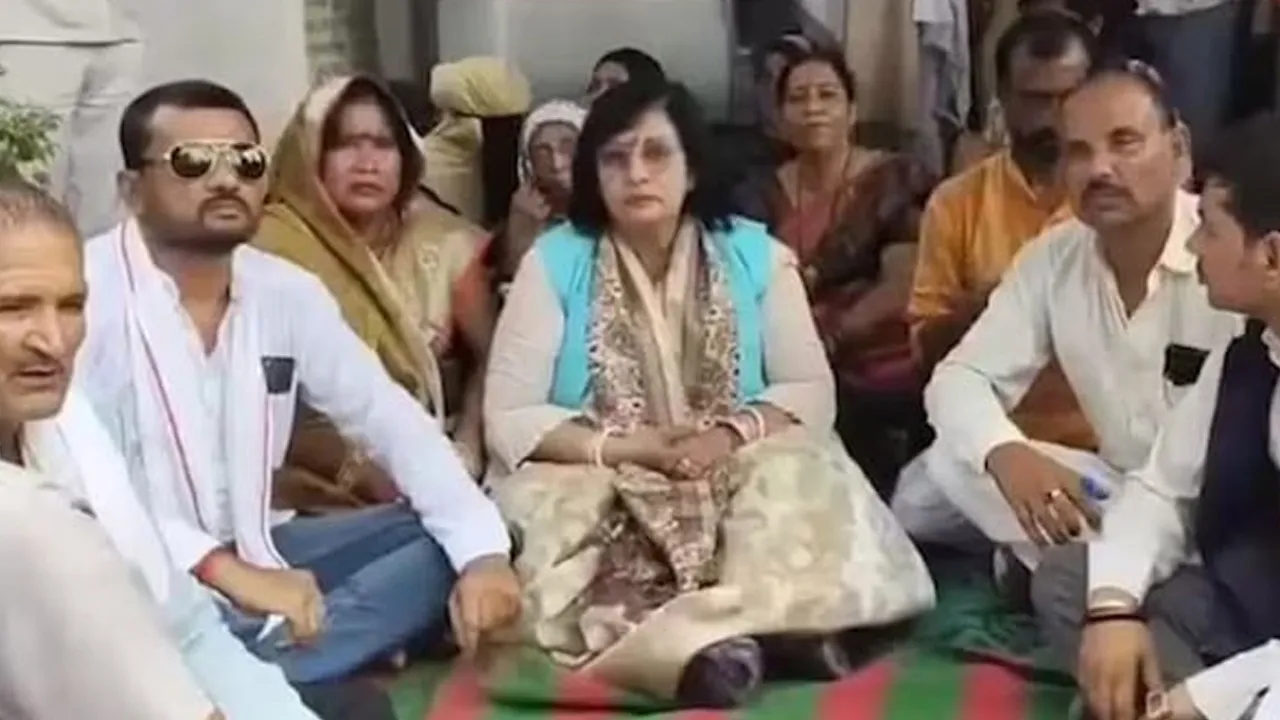 મંત્રી પ્રતિભા શુક્લા પોલીસ સ્ટેશનમાં ધરણા પર બેસી ગયા, જનતાનું શું થતું હશે?