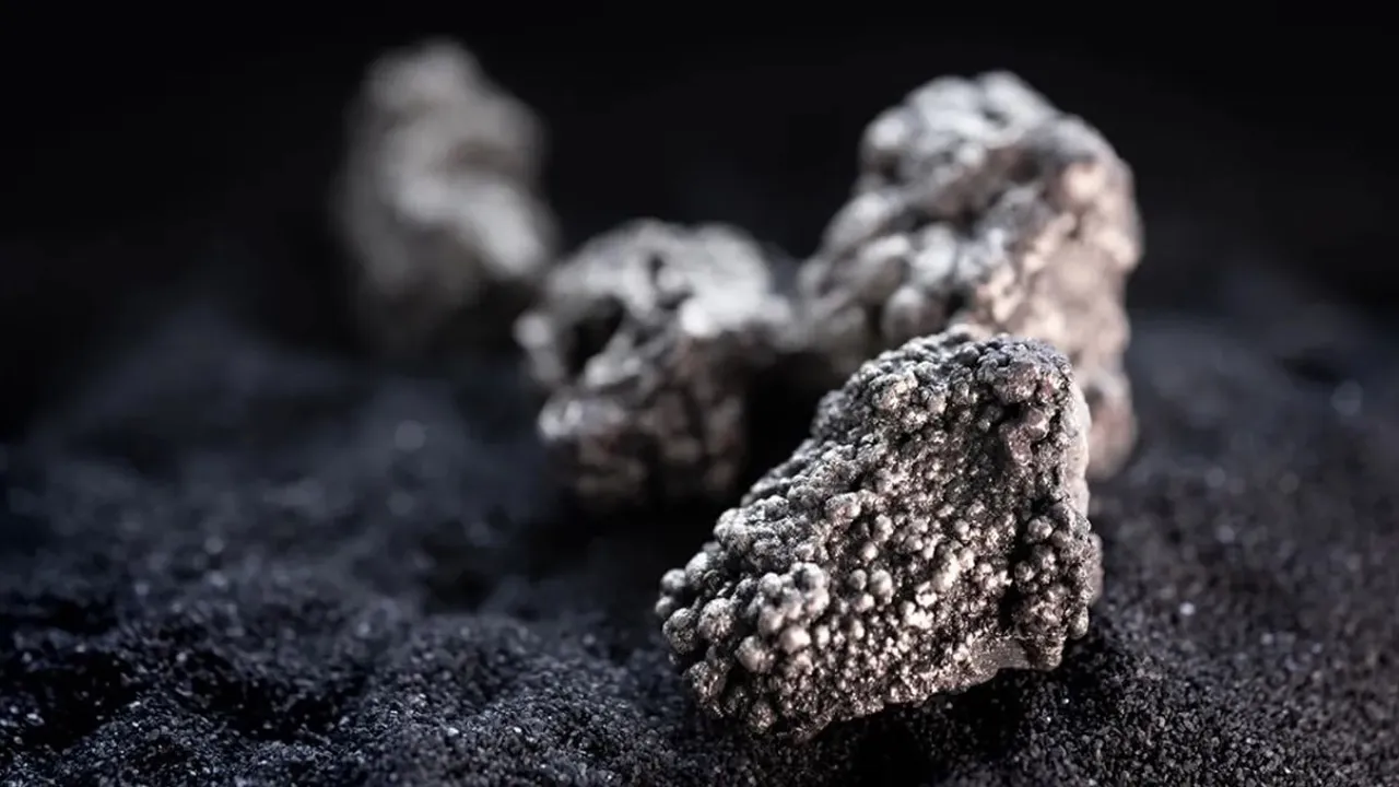 ચીનની ચાલાકીથી ભારતમાં બનતા એપલ આઈફોનને મુશ્કેલી, આ નિર્ણયથી મોબાઈલથી લઈ મિસાઈલ સુધી બધું જોખમમાં!