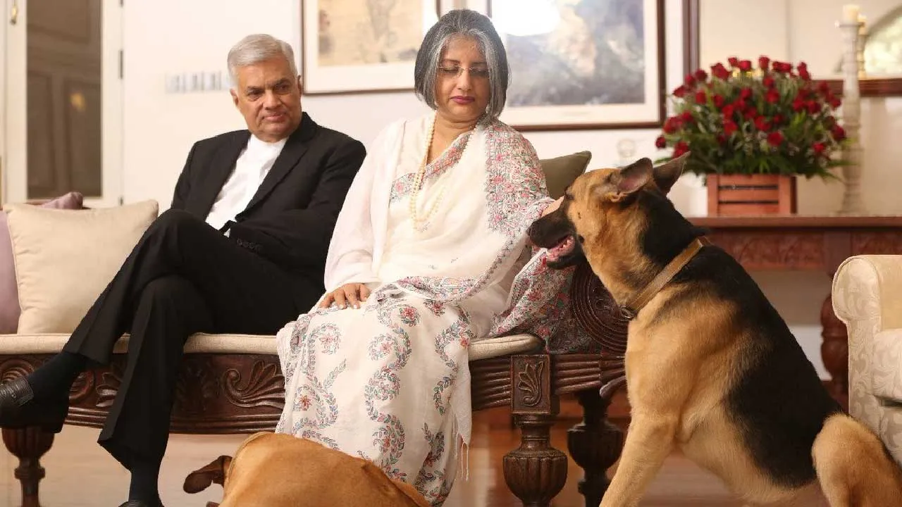 શ્રીલંકામાં દાયકાઓ સુધી રાજ કરનારા પૂર્વ રાષ્ટ્રપતિને પત્ની પ્રેમ ભારે પડ્યો, જેલમાં જવું પડ્યું