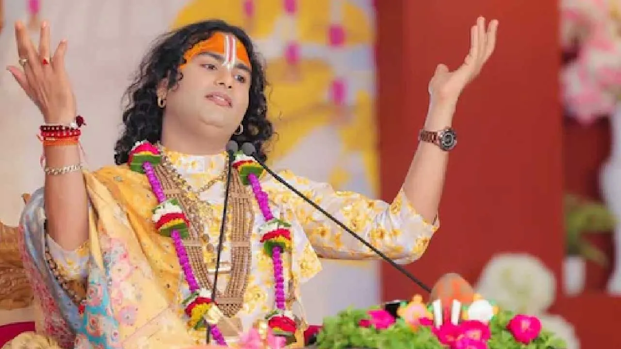 ‘લિવ-ઇનમાં તો કુતરા-બિલાડા રહે…’ શું આમને કથાવાચક કહેવાય?