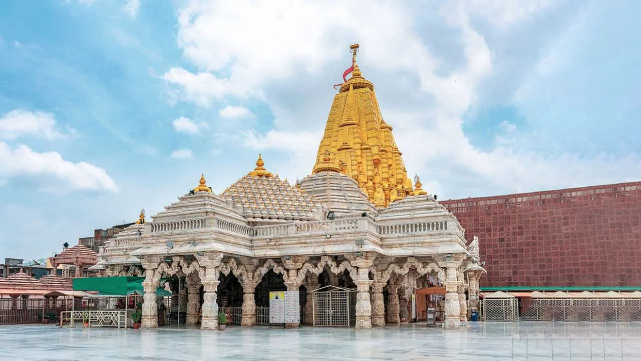 ભાદરવી પૂનમના મેળાને લઈને અંબાજી મંદિર ટ્રસ્ટે લીધો મોટો નિર્ણય, 50 કિમીમાં અકસ્માત થશે તો...