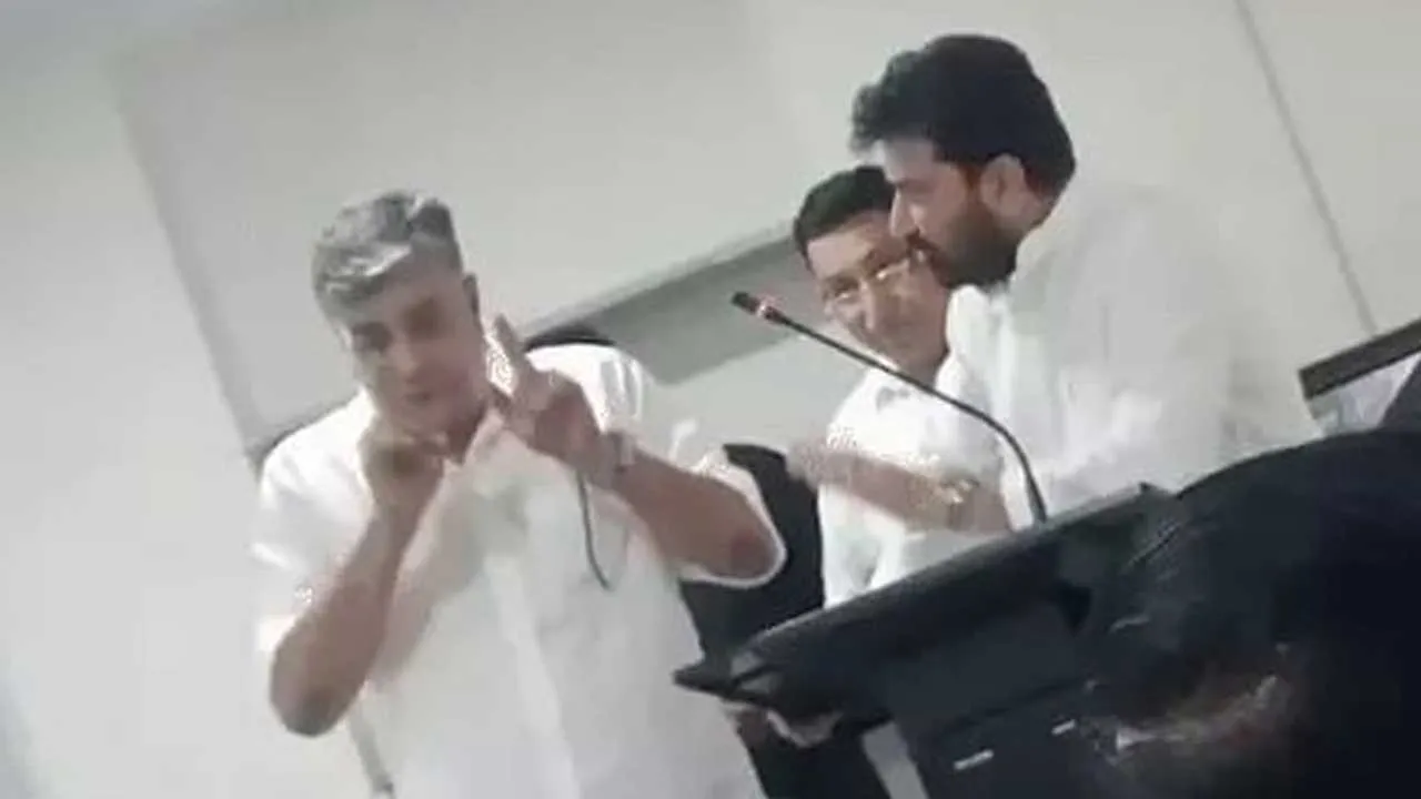 ક્ષત્રિય સમાજનો ઇતિહાસ કહેવામાં ભાજપ નેતા વિવાદમાં સપડાયા