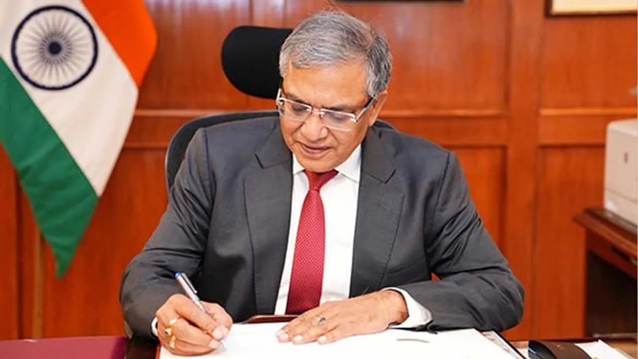 વિરોધ પક્ષનો મહાભિયોગ પ્રસ્તાવ:શું મુખ્ય ચૂંટણી કમિશ્નરને હટાવી શકાય?