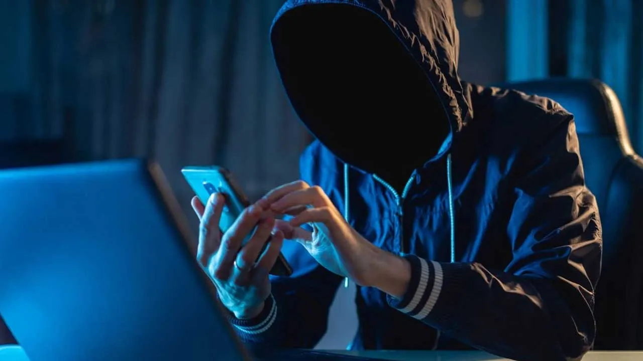 હેકર્સે આરંભી નવી રમત! E-સિમ દ્વારા છેતરપિંડી કરી મિનિટોમાં ખાતામાંથી 4 લાખ કર્યા ગાયબ