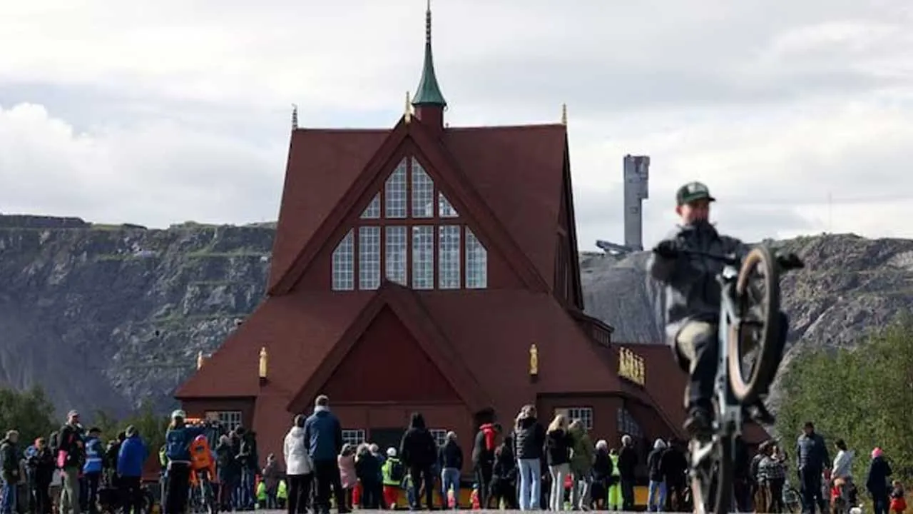 113 વર્ષ જૂનું, 672 ટન વજનનું ચર્ચ 5 Km દૂર ખસેડાયું! જાણો આ અશક્ય કામ કેવી રીતે શક્ય બન્યું