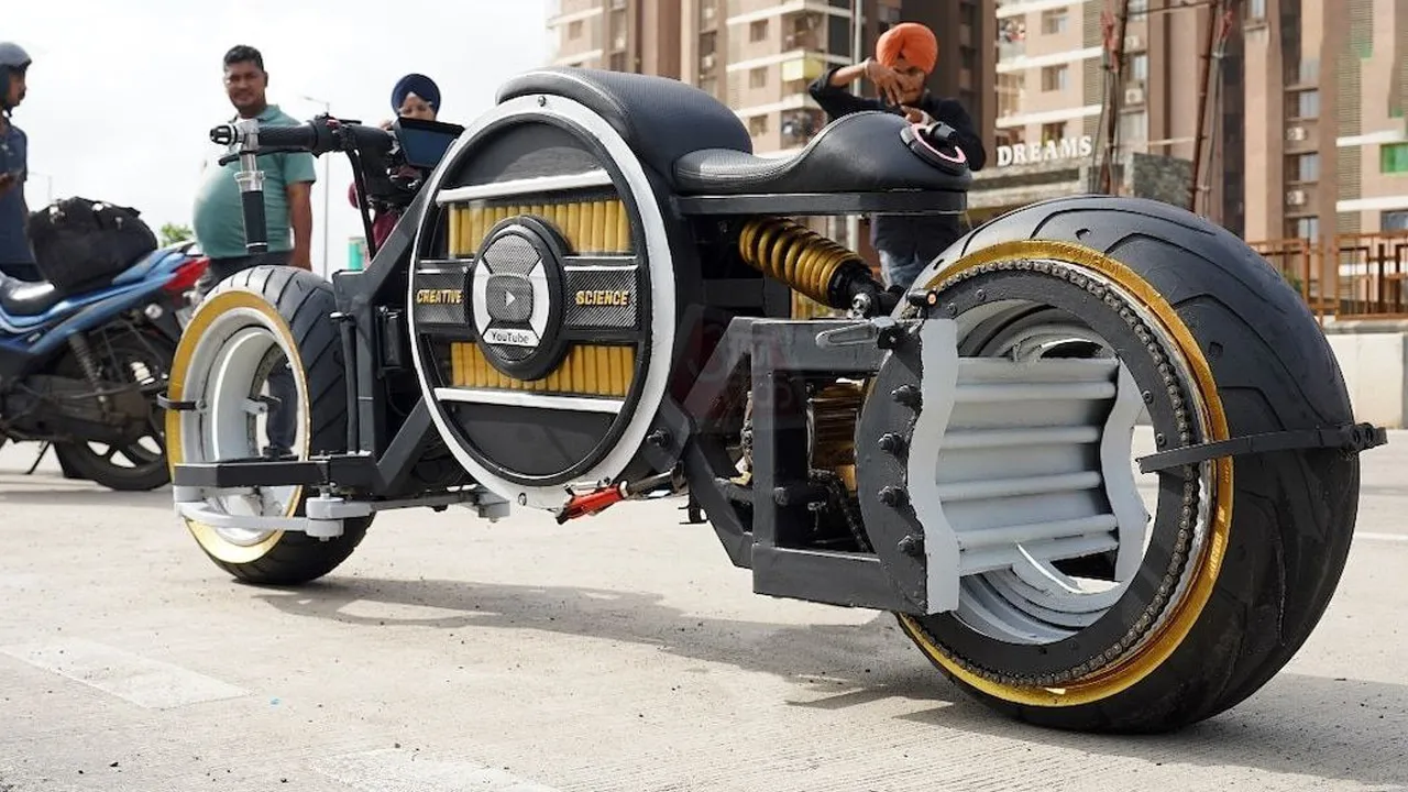 સુરતના વિદ્યાર્થીઓનું અદ્ભુત કામ! AI સંચાલિત ડ્રાઇવરલેસ ઇલેક્ટ્રિક બાઇક 'ગરુડા' બનાવી