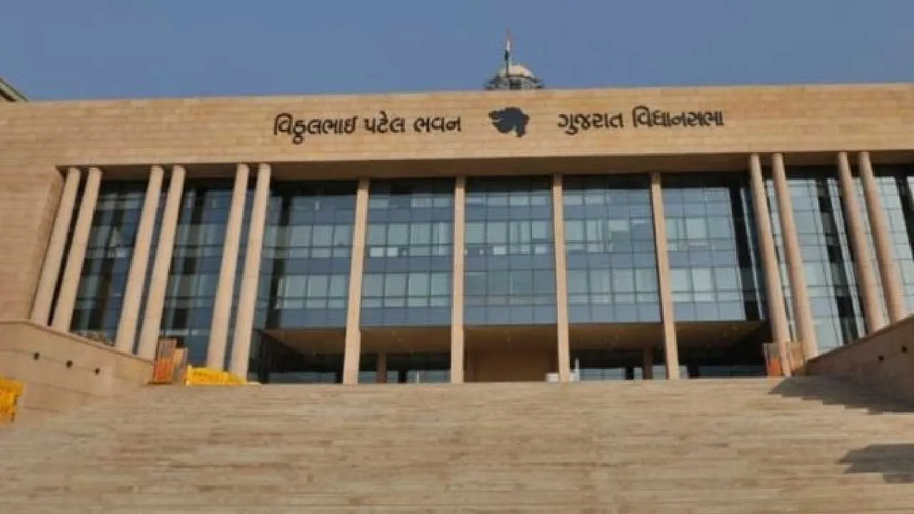 ગુજરાતમાં કામદારોના કલાકો માટેનું બિલ તો મંજૂર પણ તેનો અમલ કેટલો થશે?