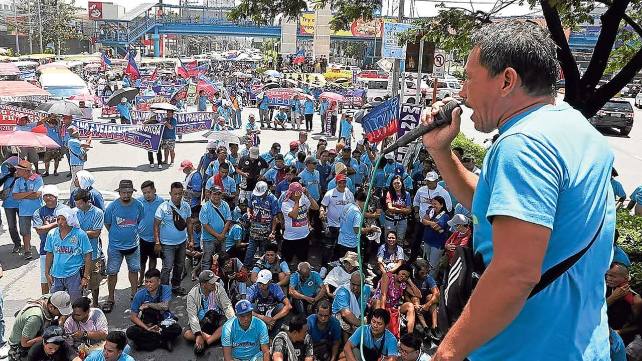 ફ્રાન્સ અને નેપાળ બાદ હવે આ દેશની જનતા સરકાર સામે ઉતરી રસ્તા પર, રાષ્ટ્રપતિએ હાથ જોડી શાંતિ રાખવા કરી અપીલ