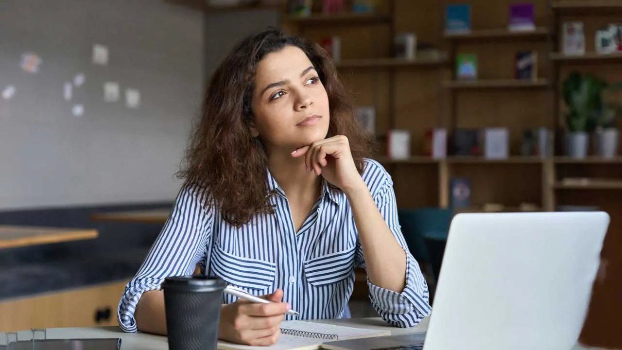 સરકારી આંકડાઓ પરથી જાણવા મળ્યું કે, છોકરીઓ લગ્ન કરવા કરતાં આત્મનિર્ભર બનવાને પ્રાધાન્ય આપી રહી છે