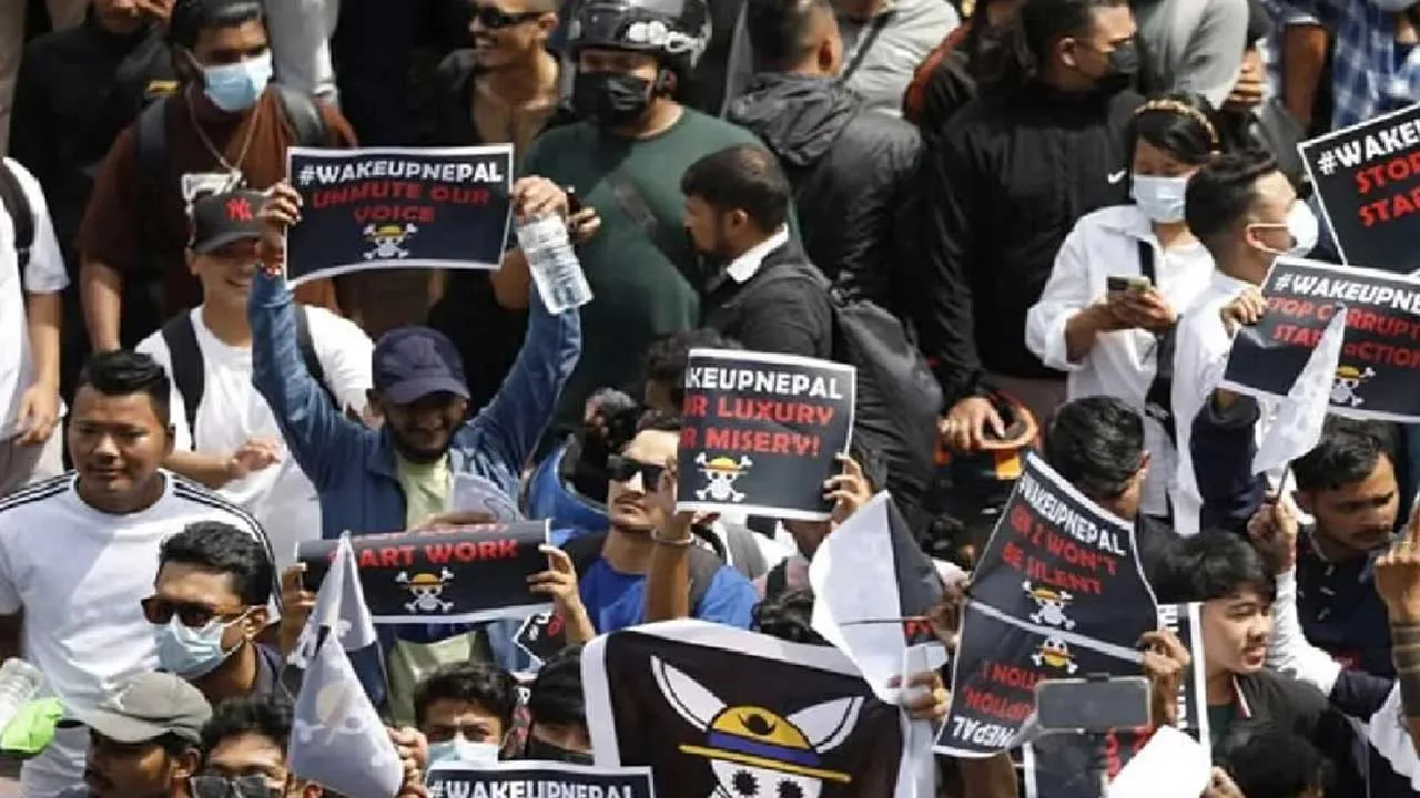 નેપાળમાં Gen-Zએ કરી આ માંગ, 'બંધારણ ફરીથી લખાવું જોઈએ, 30 વર્ષથી લૂંટાઈ રહેલી સંપત્તિની...