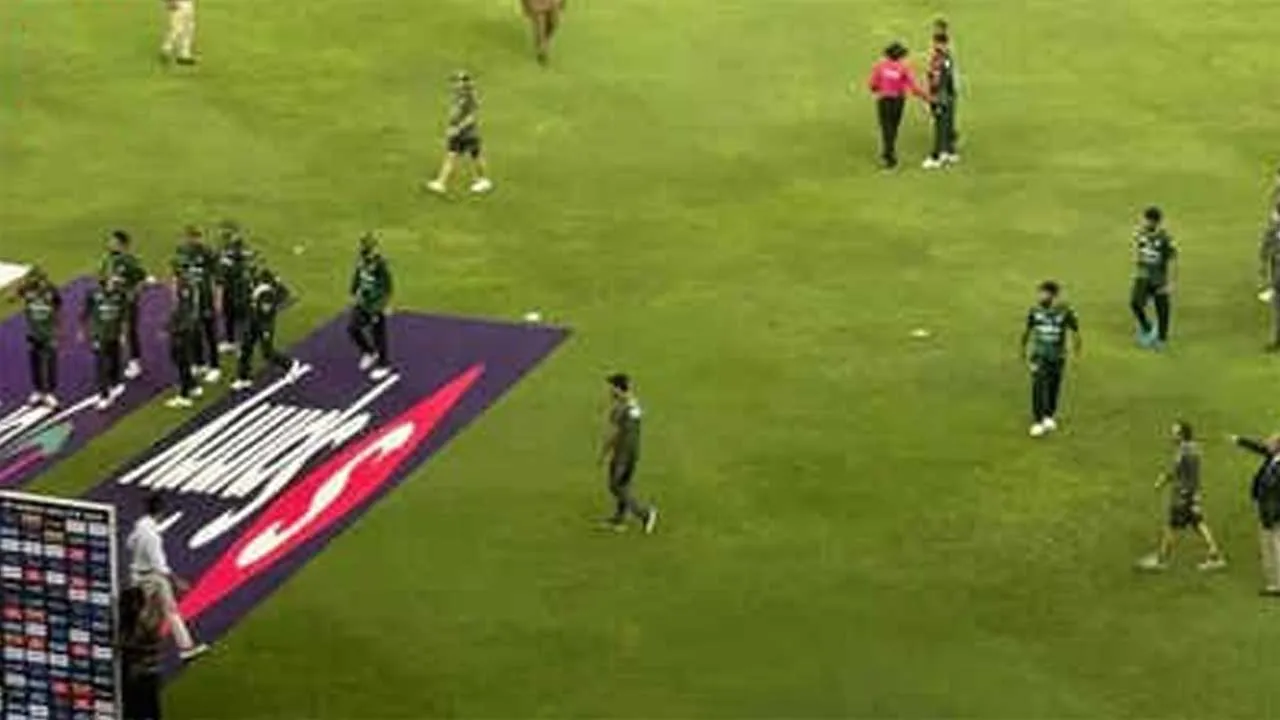 India Pakistan Handshake Issue 