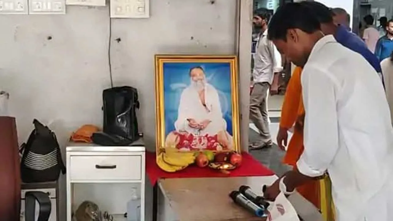 આસારામના હજુ પણ અંધભક્તો છે, સિવિલમાં ફોટો મુકીને આરતી-પૂજા કરી, ડોક્ટર હાજર