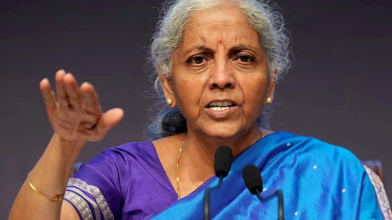 નિર્મલા સીતારમણે કારણ સાથે જણાવ્યું કે, પેટ્રોલ-ડીઝલને શા માટે GSTમાં નથી સમાવવામાં આવ્યા