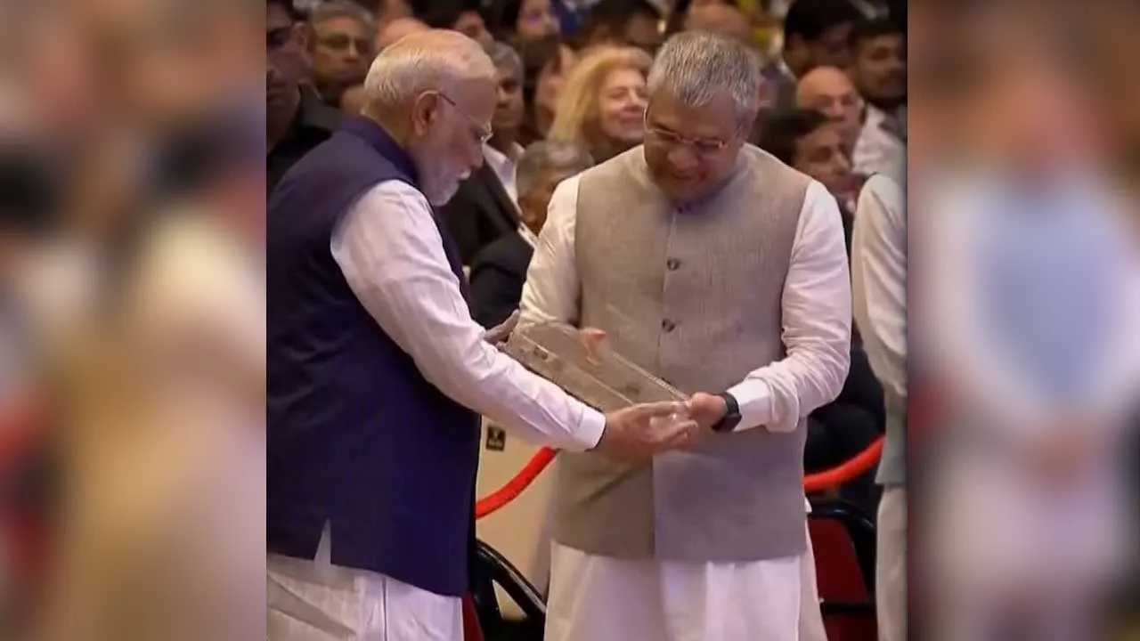 'વિક્રમ' નામની પહેલી મેડ ઇન ઇન્ડિયા ચિપ PM નરેન્દ્ર મોદીએ રજૂ કરી