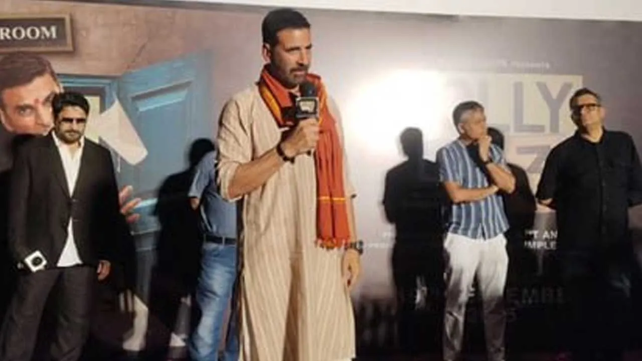 વિમલની જાહેરાત કરતો અક્ષય લોકોને સલાહ આપી રહ્યો છે કે ગુટખા ખાવું ખરાબ... લોકો બોલ્યા- 'બોલે જુબાં કેસરી' કેમ કહો છો!