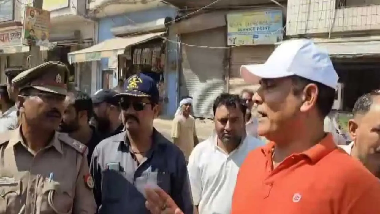 ટ્રાફિક જામમાં ફસાતા BJPના MLAનો પિત્તો ગયો, કહ્યું ‘ધારાસભ્યને તમે પટાવાળો બનાવી દીધો, કોઈને...’ 