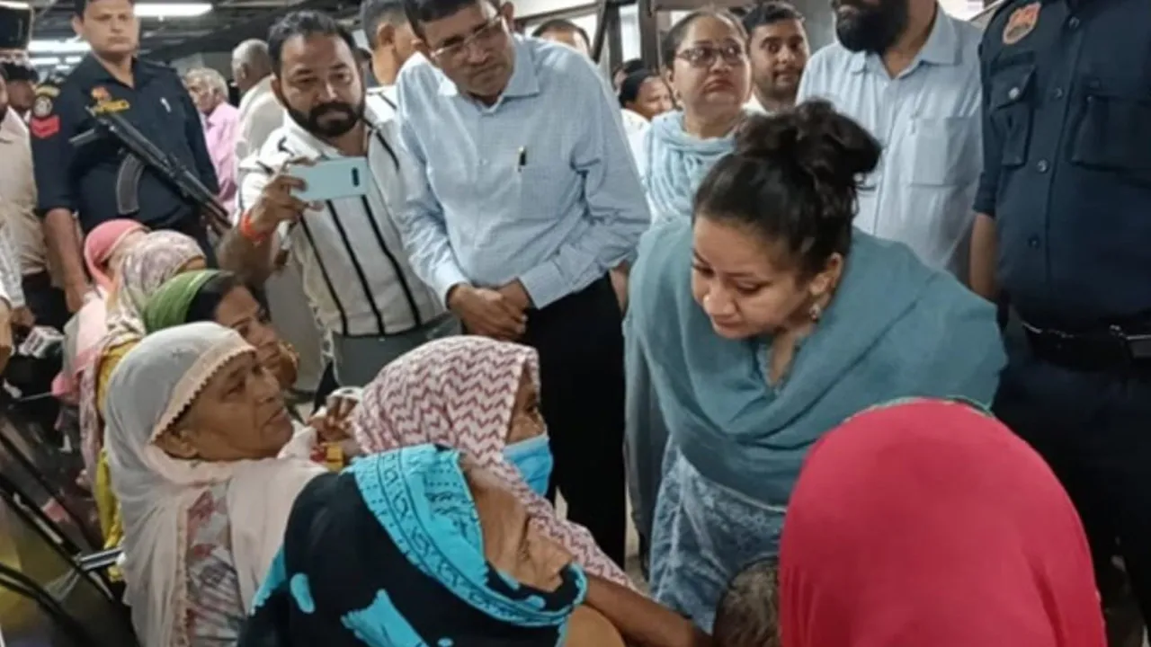 મહિલા મંત્રીએ હોસ્પિટલમાં માર્યો છાપો, શૌચાલયનો દરવાજો તોડી નંખાવ્યો, ગંદકી જોઈને...