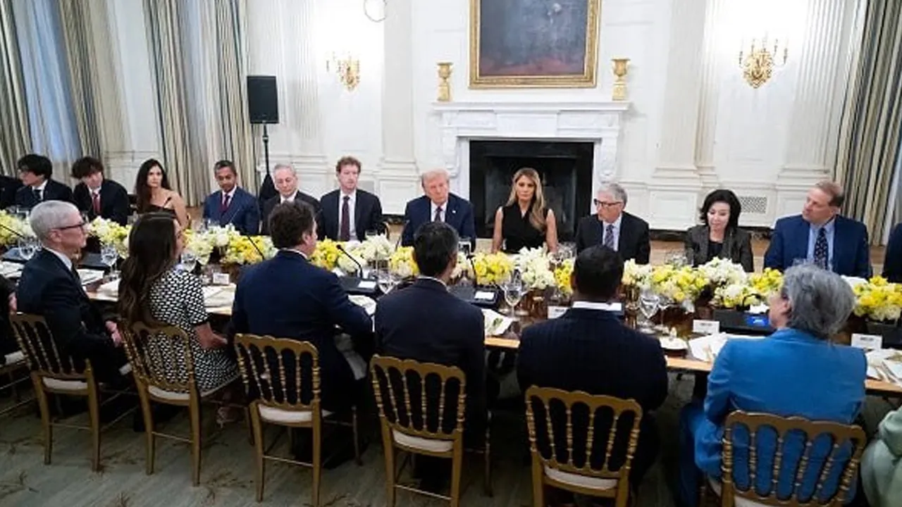 Donald-Trump-Dinner-Party3 