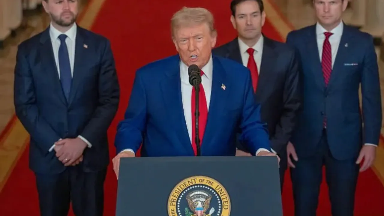 ટ્રમ્પ પ્રશાસને વીઝા ફી વધારવાના 9 કારણો જણાવતા કહ્યું- 16000 અમેરિકનોને નોકરીમાંથી કાઢી મૂક્યા...