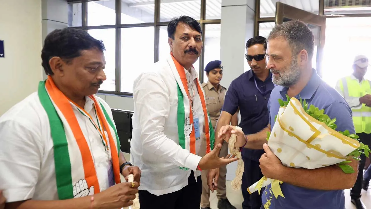 રાહુલ ગુજરાતમાં, શું અમરેલી કોંગ્રેસ પ્રમુખને પાર્ટીમાંથી હાંકી કઢાયા?