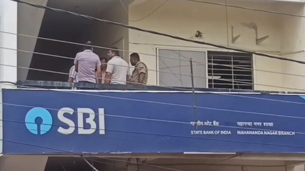 ન તાળું તૂટ્યું, ન દરવાજો.. છતા SBI બેન્કમાંથી 2 કરોડના ઘરેણા અને 8 લાખ રોકડ કેવી રીતે સાફ કરી ગયા ચોર?