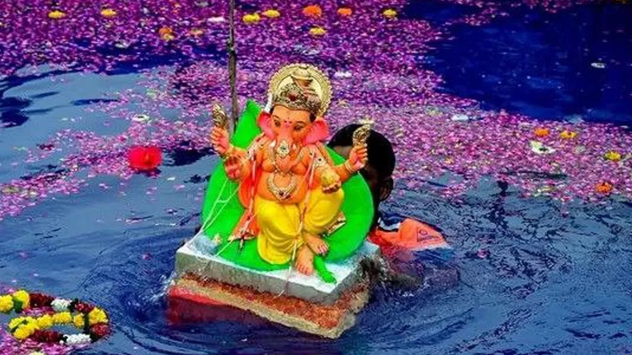 ગણેશ મૂર્તિ વિસર્જનની તસવીરો-વીડિયો ક્લિક અને શેર કરવા પર પ્રતિબંધ, આ શહેરની પોલીસનો સખત આદેશ